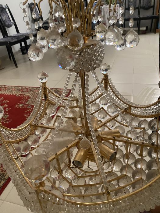 Продаю люстру в хорошем состоянии