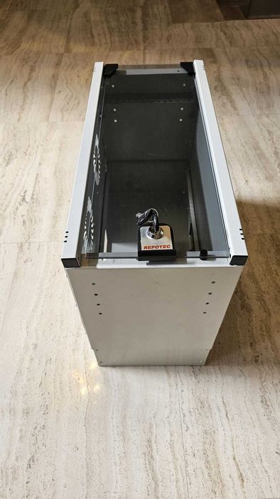 Rack metalic 4U de perete pentru supraveghere video