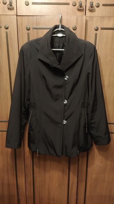Продам женскую весеннюю куртку пиджак.