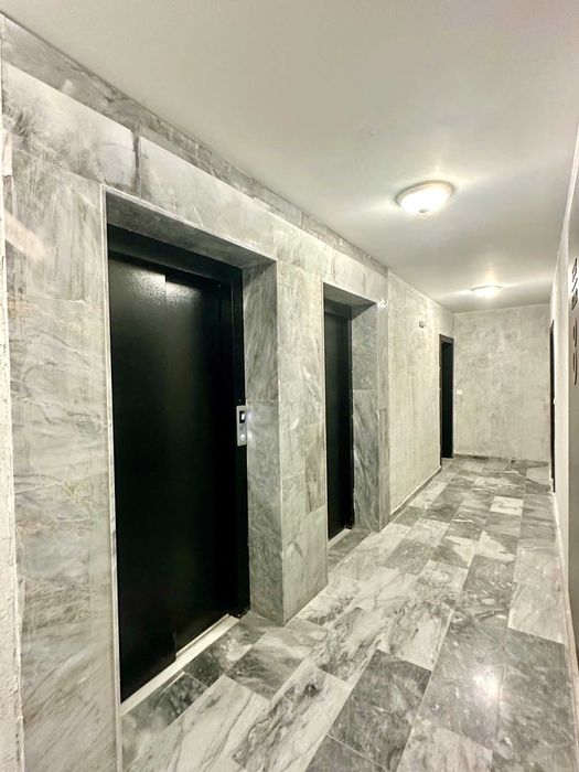 Тристаен апартамент с Акт 16 и подземно паркомясто до метро в Capitol Residence