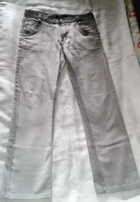 Джинсы Бело-серые. 48 размер