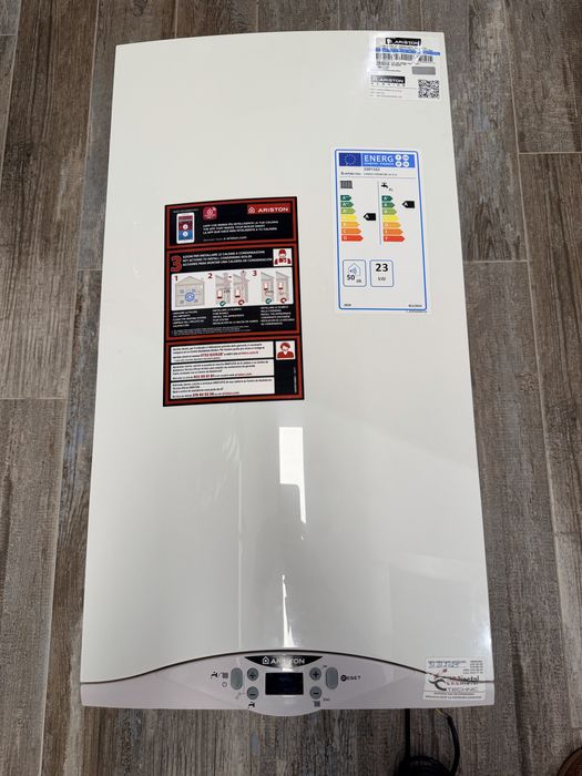 Centrala termica pe gaz ariston cares premium 24kw functionala
