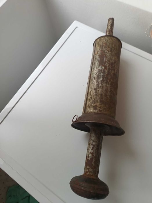 Vând pompa pentru umplut cârnați, model vechi!!