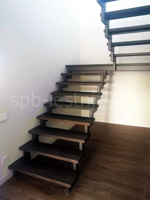 Изготавливаем под ключь лестницы.