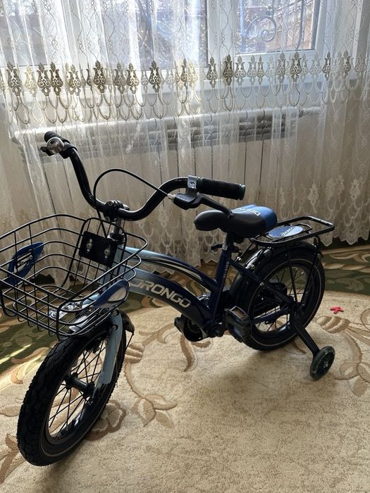 Детский велосипед и велоколяска