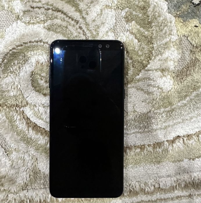 Телефон Galaxy Samsung A8