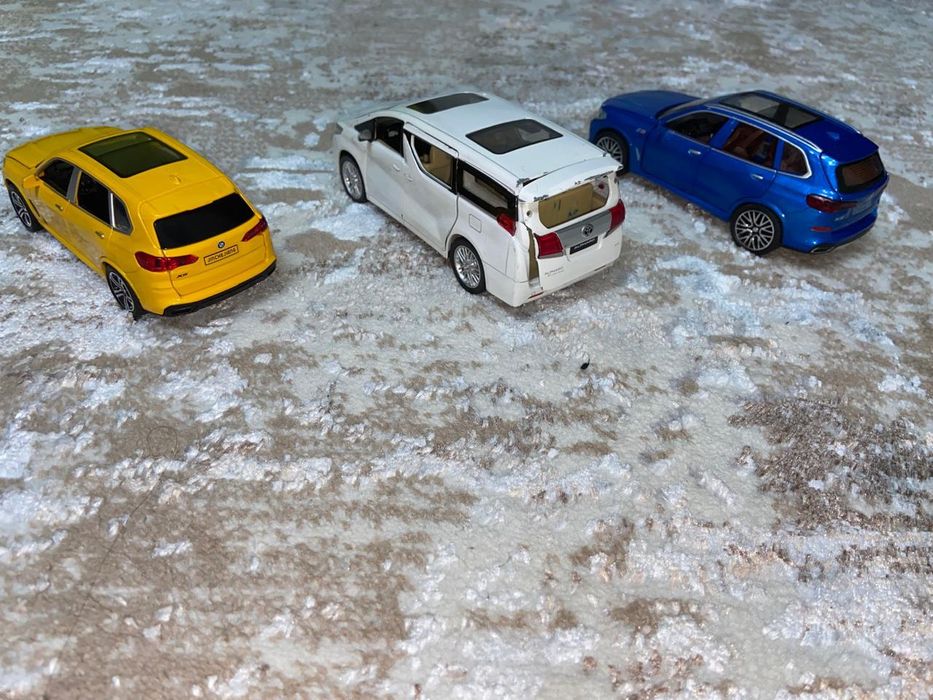 Продам машинки  BMW и alphard