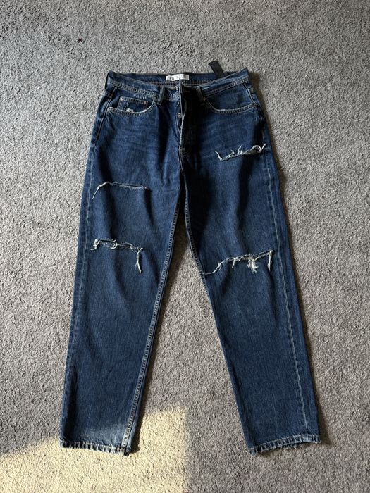 новые рваные джинсы Zara