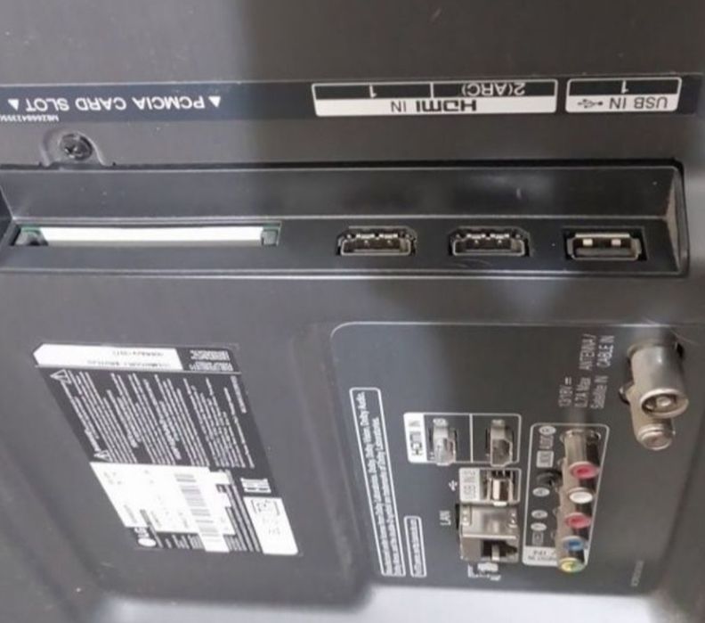 Большой 4К смарт телевизор LG 140см.