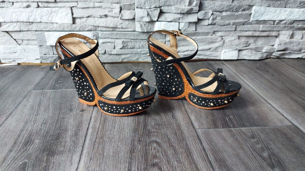 Продам босоножки