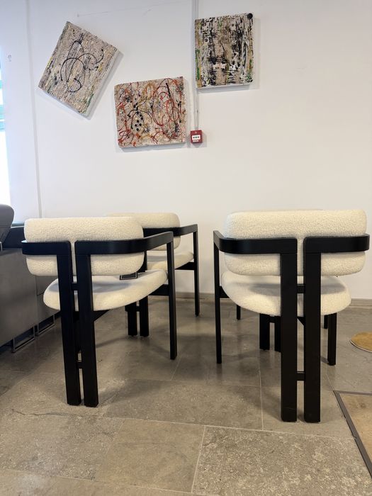 Scaun material bucle alb cu negru