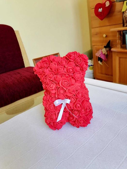 Мечета от рози, кутии с рози и кутийки за бижута с рози