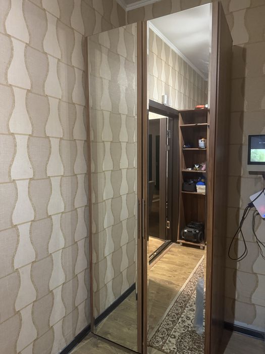 Продам шкафы б/у с зеркалами