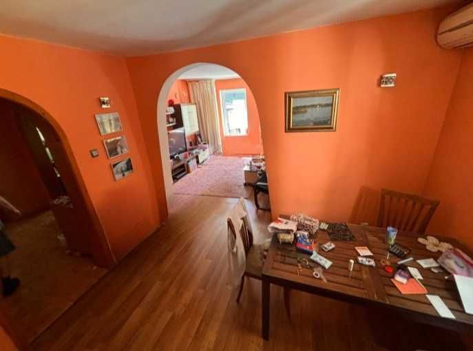 Продава се Къща в София, Център - 200 кв.м за 1795 €/кв.м - Снимка #1