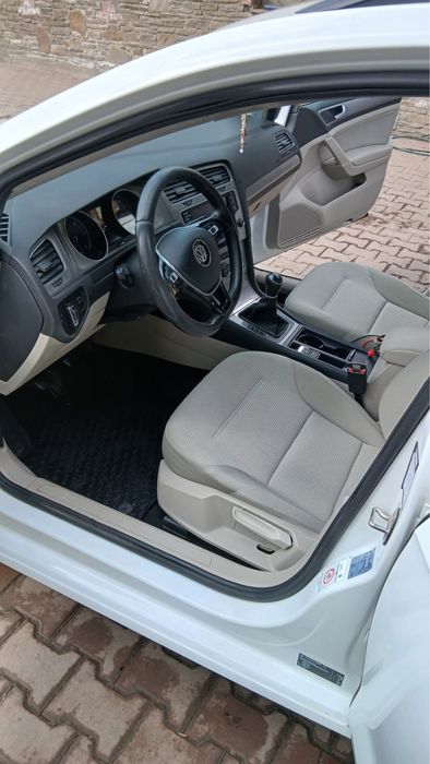 GOLF 7 VARIANT 1,6 d.  2014