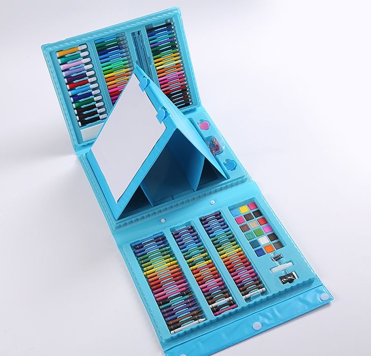 Детски комплект за рисуване в куфар от 208 части.