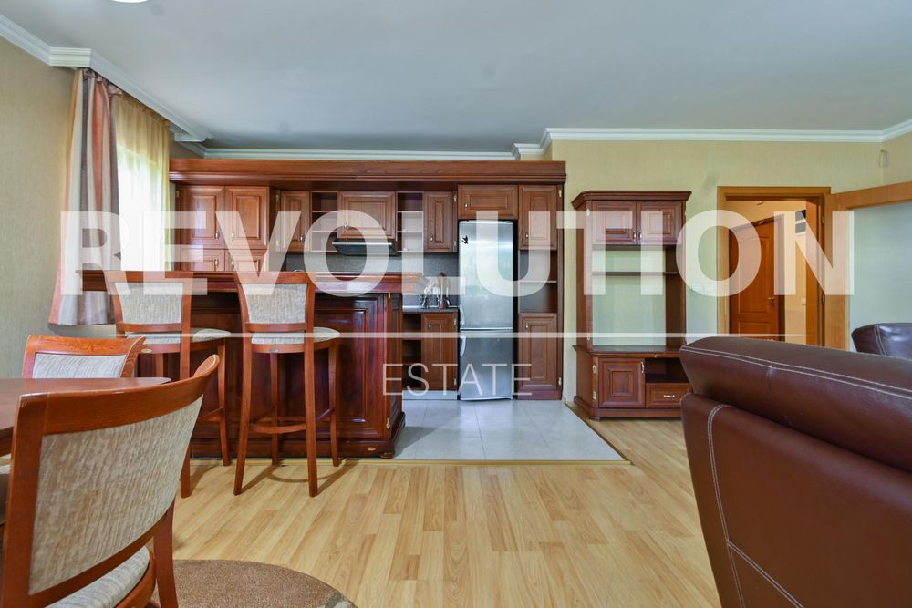 Дава се под наем Тристаен апартамент в София, Витоша - 144 кв.м за 950 € - Снимка #2