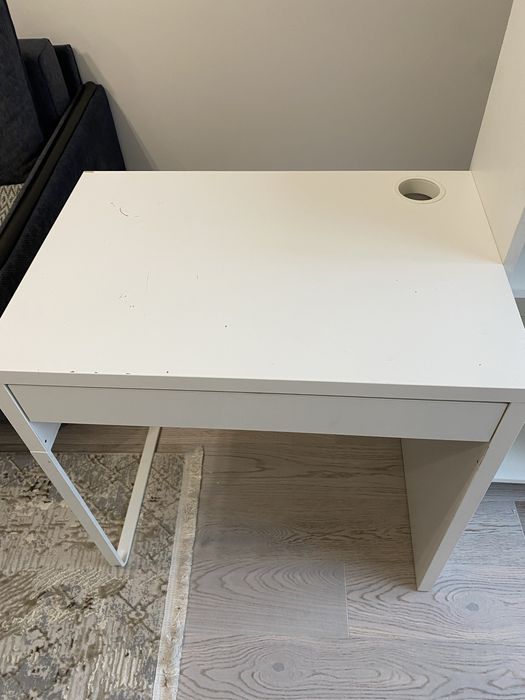 Продам стол и стелаж икея