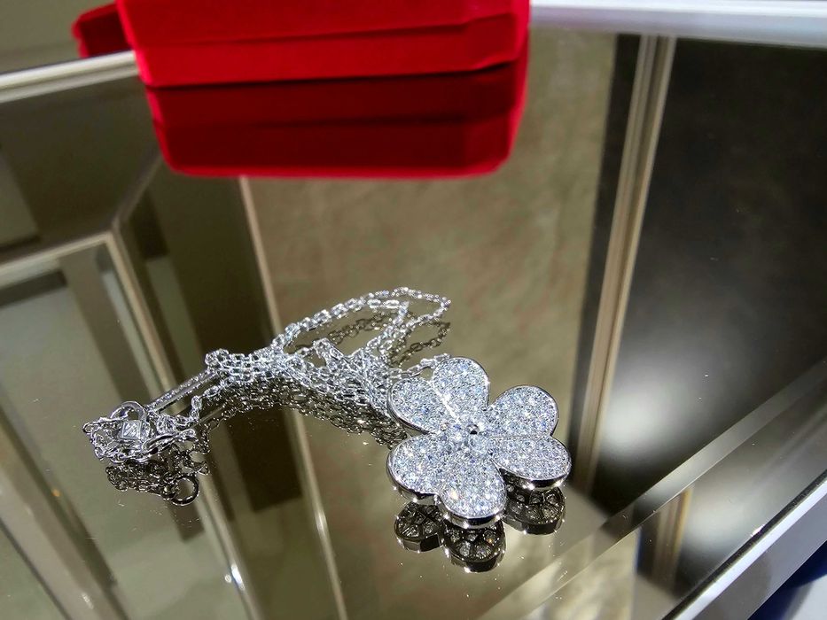 Van Cleef & Arpels VCA Silver Frivole Diamond Clover Дамско Колие