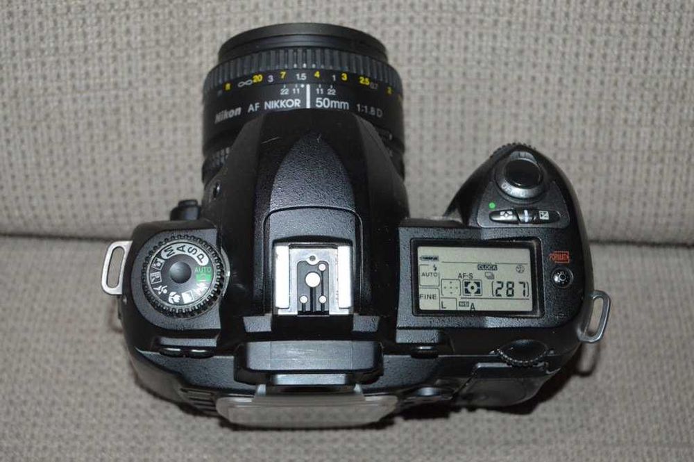 Aparat foto DSLR NIKON D70s + obiectiv Nikkor AF 50mm citeste anuntul