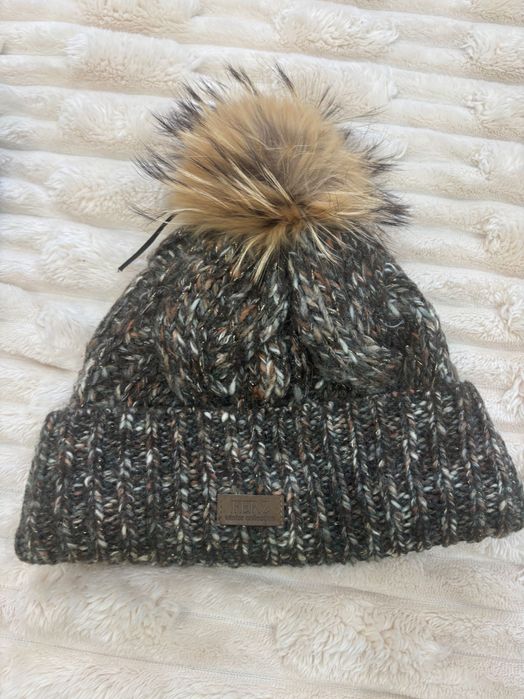 Продам женские шапки