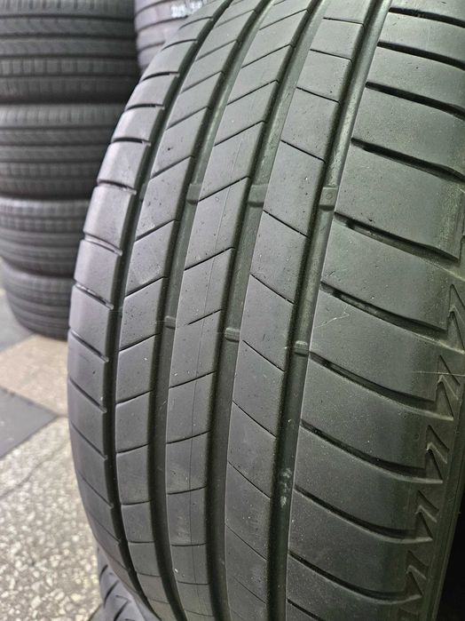 2бр 225/55/17 BRIDGESTONE 6,5мм грайфер дот:22г Предлагаме монтаж--