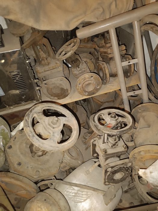 Продам задвижки новые