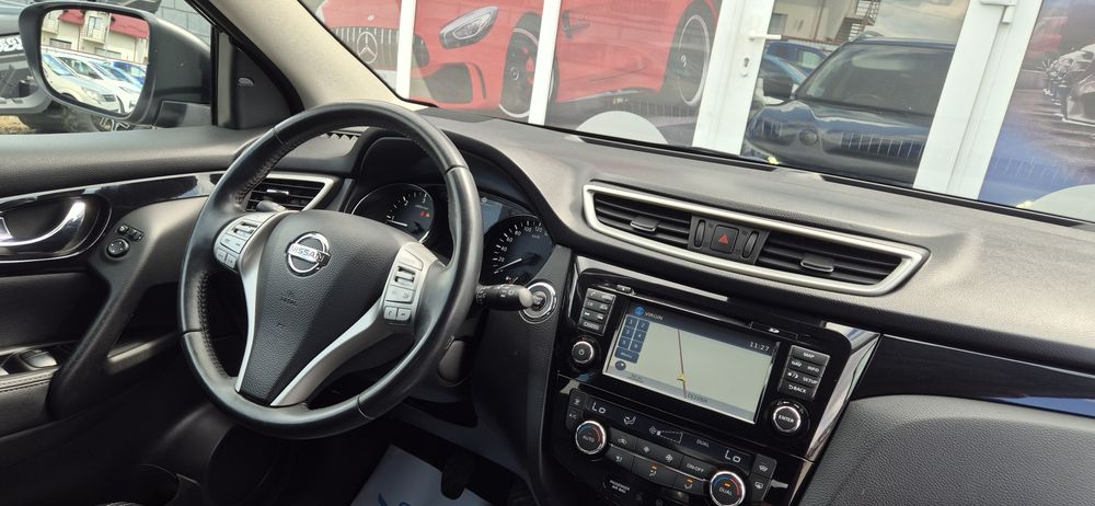 Nissan Qashqai Tekna Garanție Posibilitate rate xenon piele Scaune încălzite camere