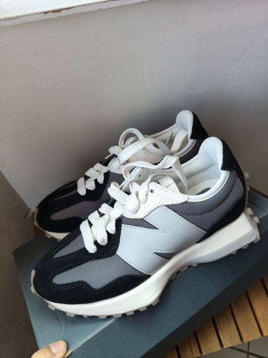 New Balance 327 sneakers negru cu alb mărimea 37.5 noi originali