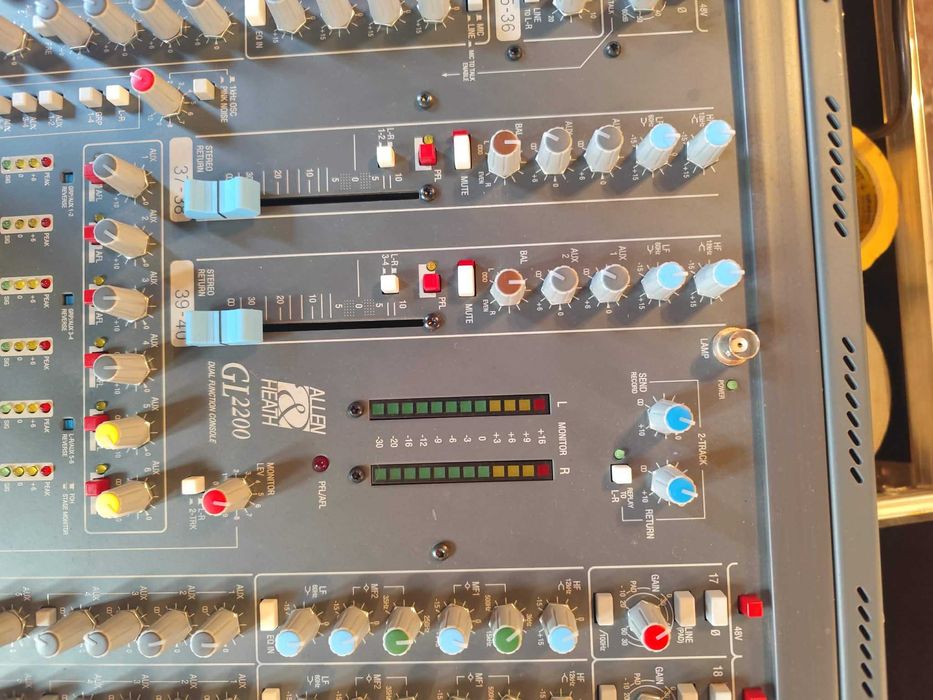 Смесителен пулт ALLEN HEATH GL 2200-32/4/2 + кейс