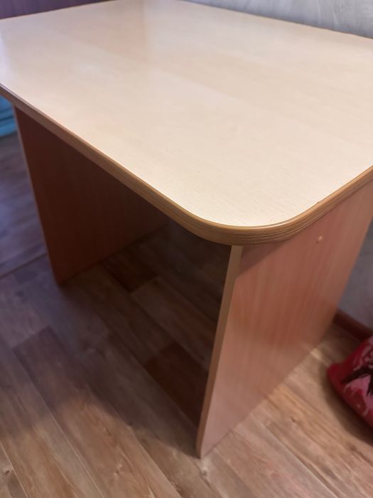 Продам кухонный стол