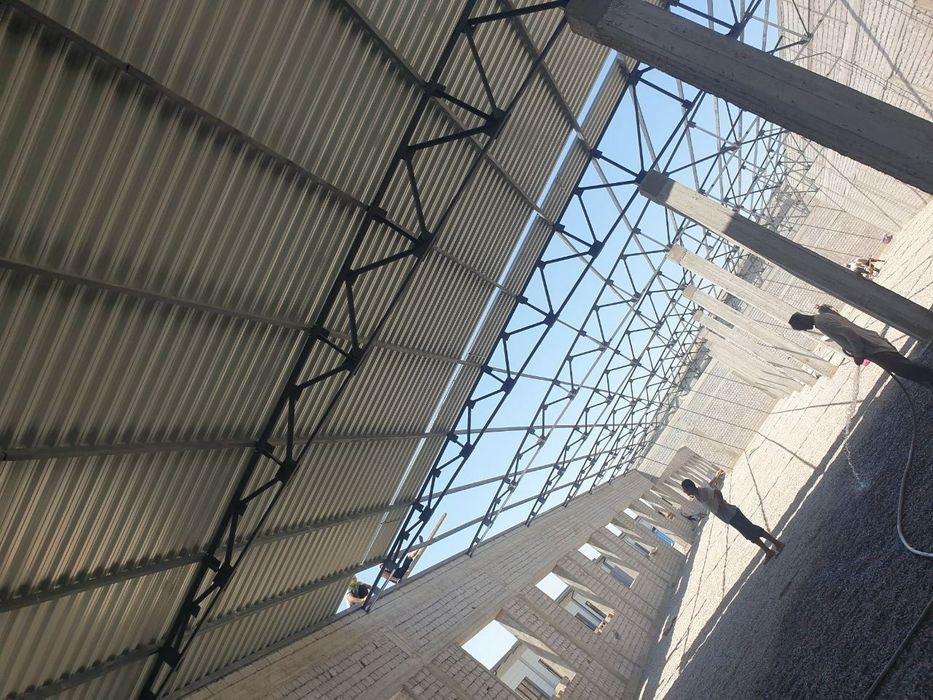 Metal kansktrutsiya va ferma tomlar