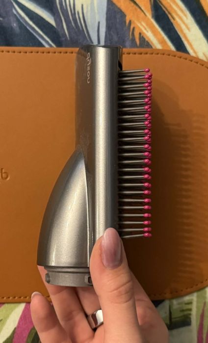 Куфар / кутия за Dyson Airwrap в кафяв цвят, включващ приставки