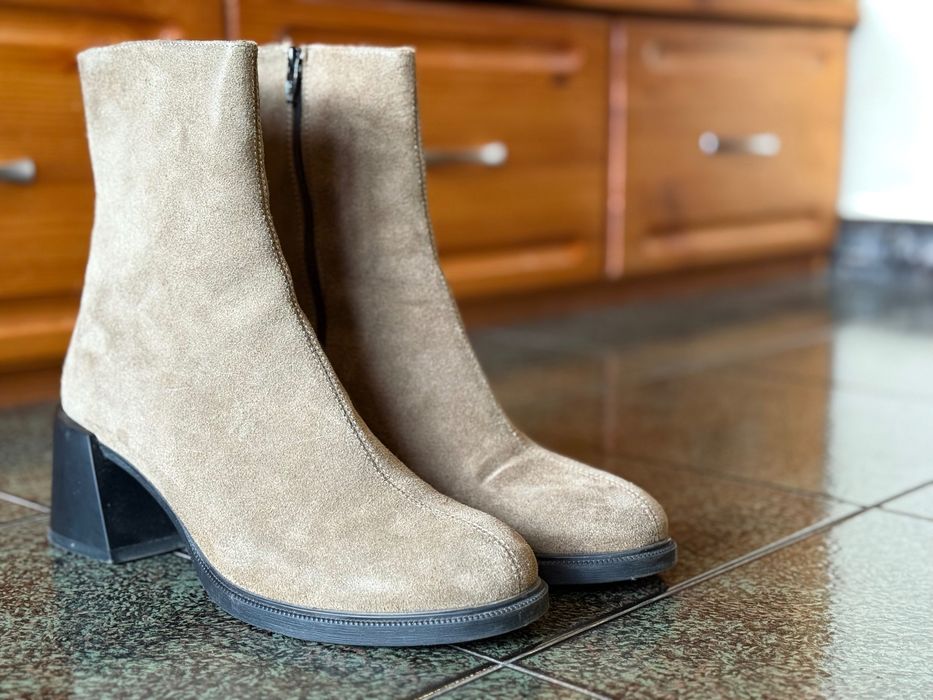 Дамски боти от естествен велур с цип