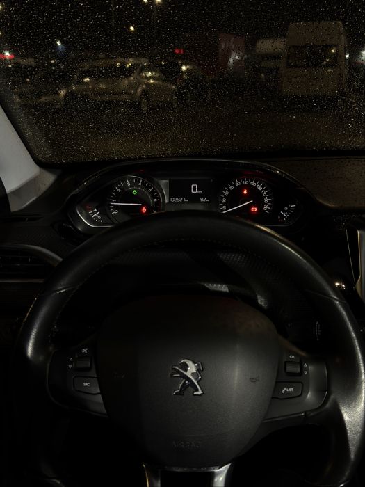 Vand Peugeot model 2008 anul 2016