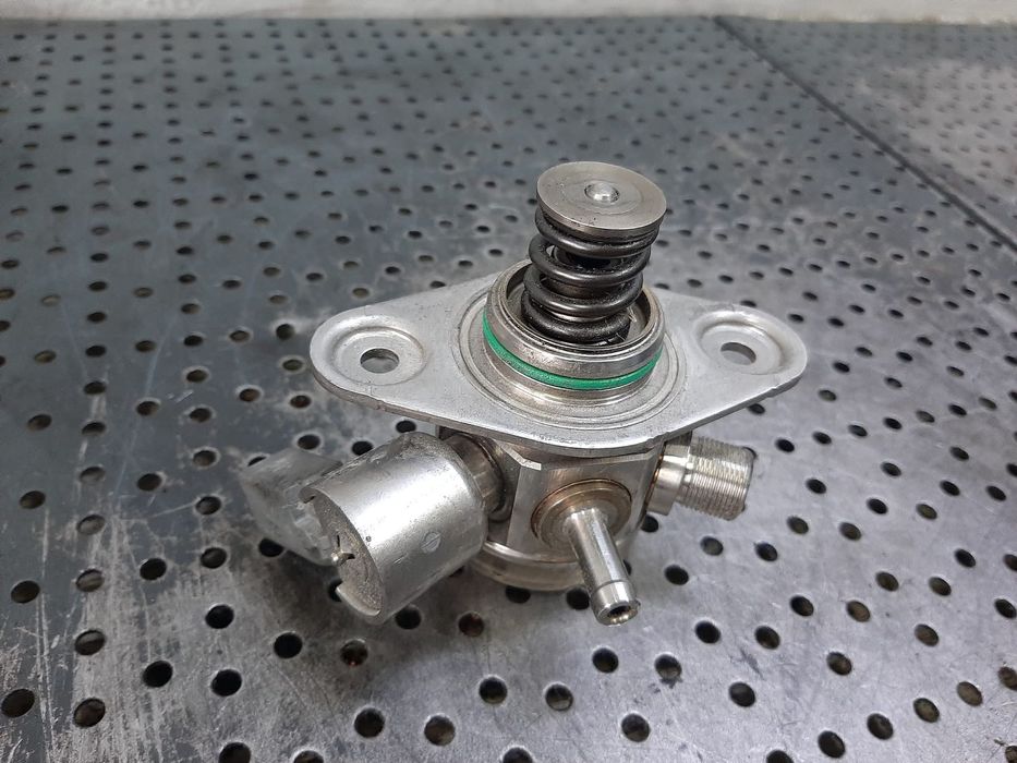 pompa inalta presiune 1.6 b mercedes  cla  a-class w176  b-class w246 c-class w205  0261520212