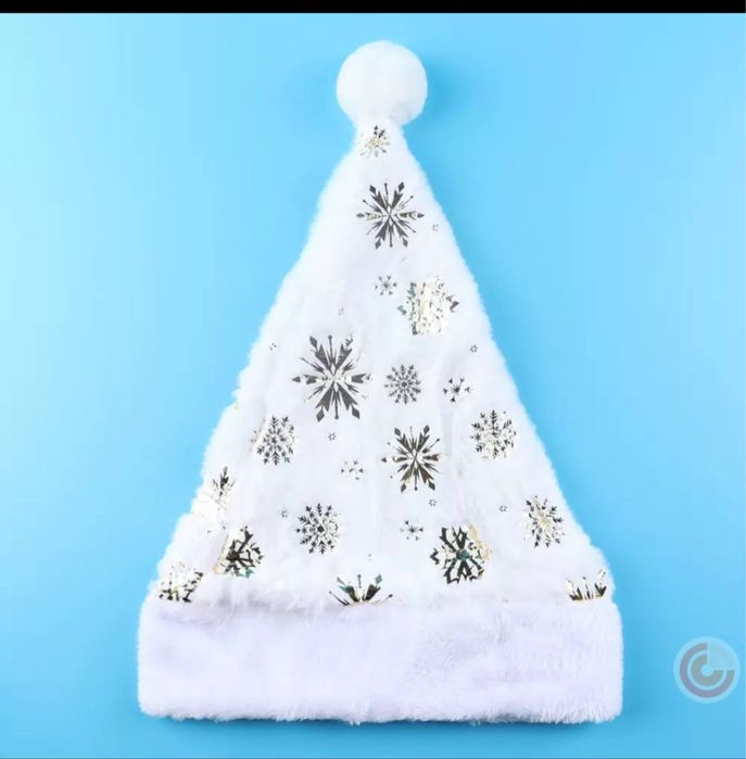 Белая шапка дед мороза