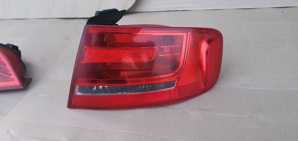 Tripla stop stanga dreapta audi a4 b8 berlina