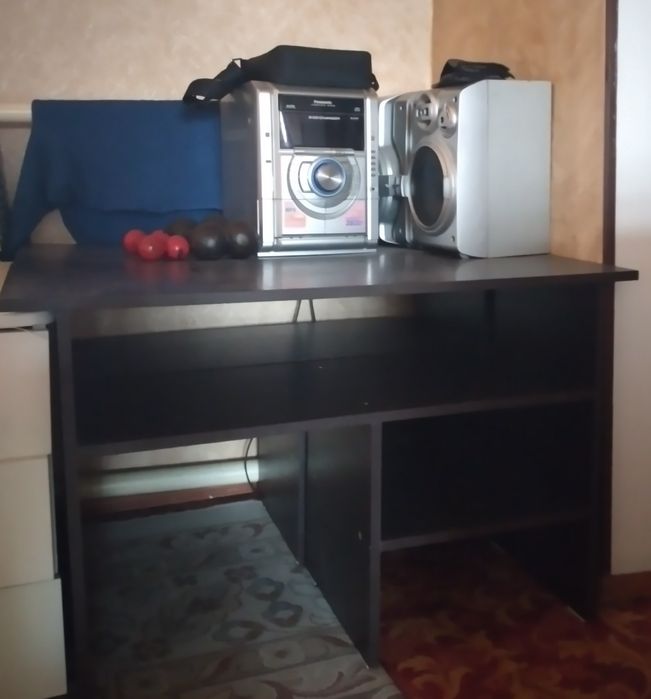 Срочно Диван и тумбы