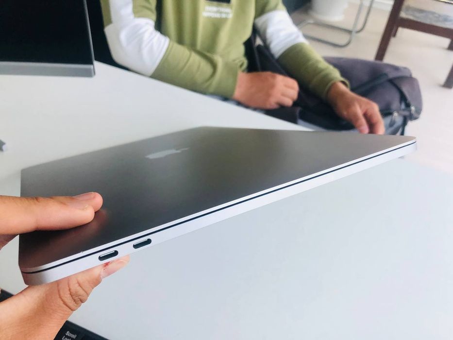 MacBookPro Core i7  tezkor xotirasi 16Gb   operativ xotirasi 512GB