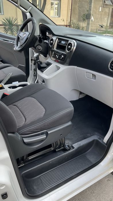 JAC M3 — 7 ўриндиқли