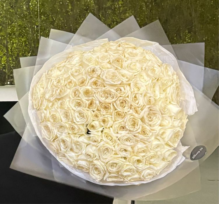 Цветы букет  Белая роза 101 роза