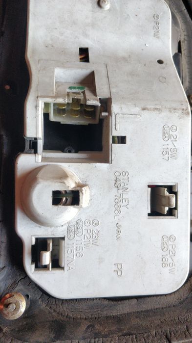 Продам Фонарь Мазда 323