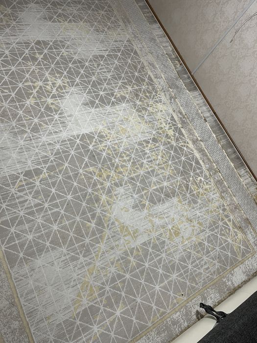 Продам ковер новый