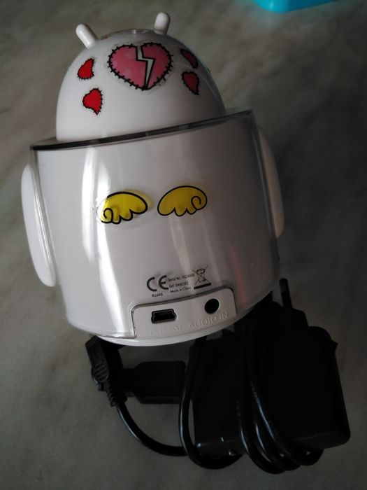 Мини тонколона във формата на андроид / зареждаща се / има и зарядно