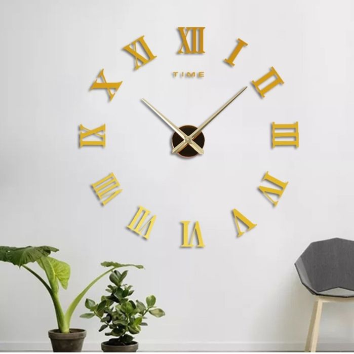 Декоративен часовник,златни цифри