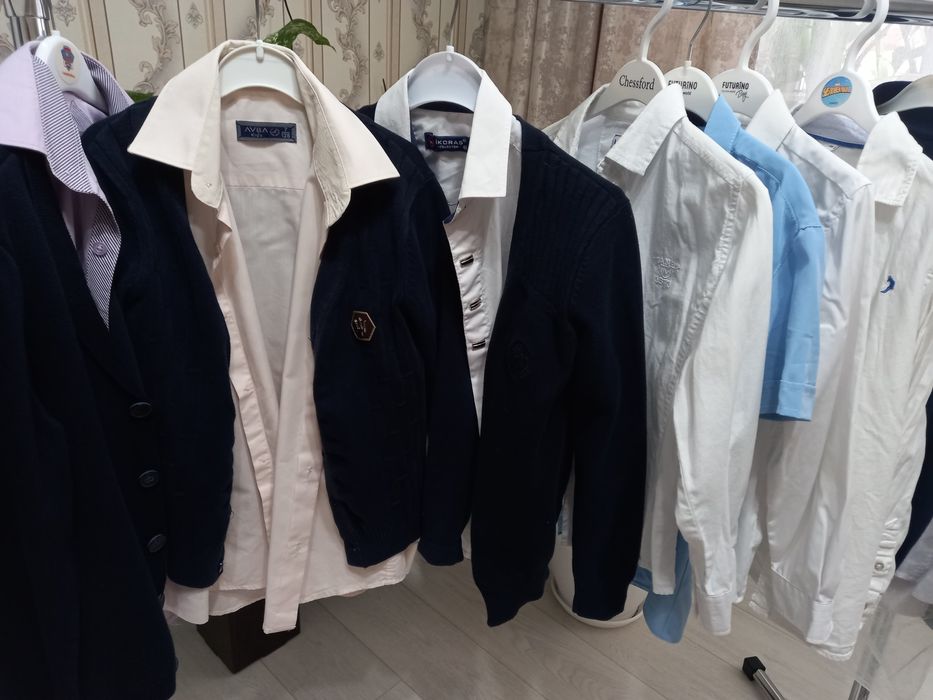 Продам школьную одежду