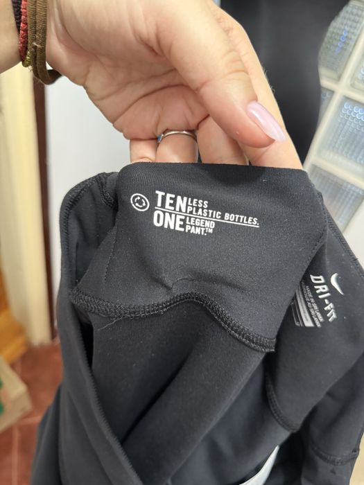 Set pantaloni si tricou Nike
