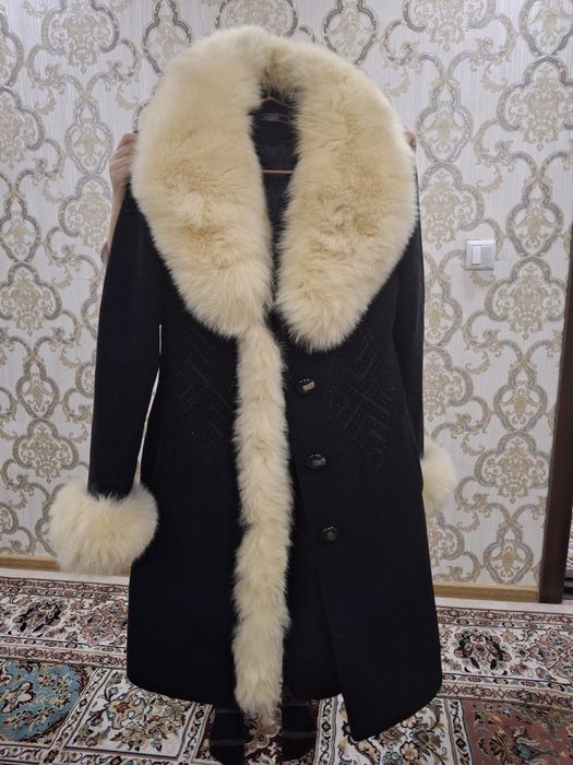Palto sotiladi, sifatli va juda chiroyli .