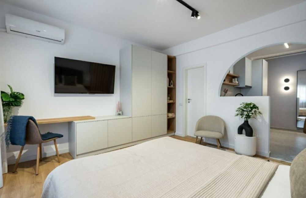 Închiriez apartament , Piața Romană, zona centrală